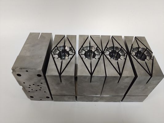 H13 (1.2344) যথার্থ ছাঁচ কোষ ইনজেকশন টুলিং জন্য কঠোর সন্নিবেশ